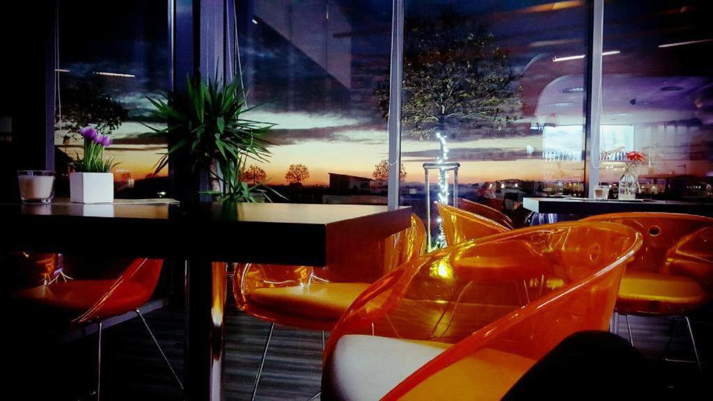 Hotel Aerocafe à Partizánske Extérieur photo